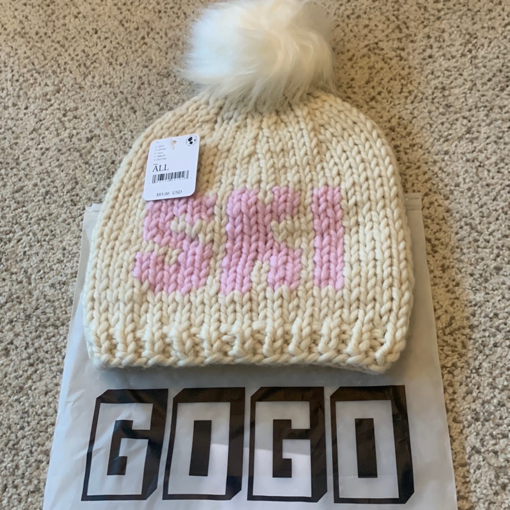 NWT gogo ski beanie